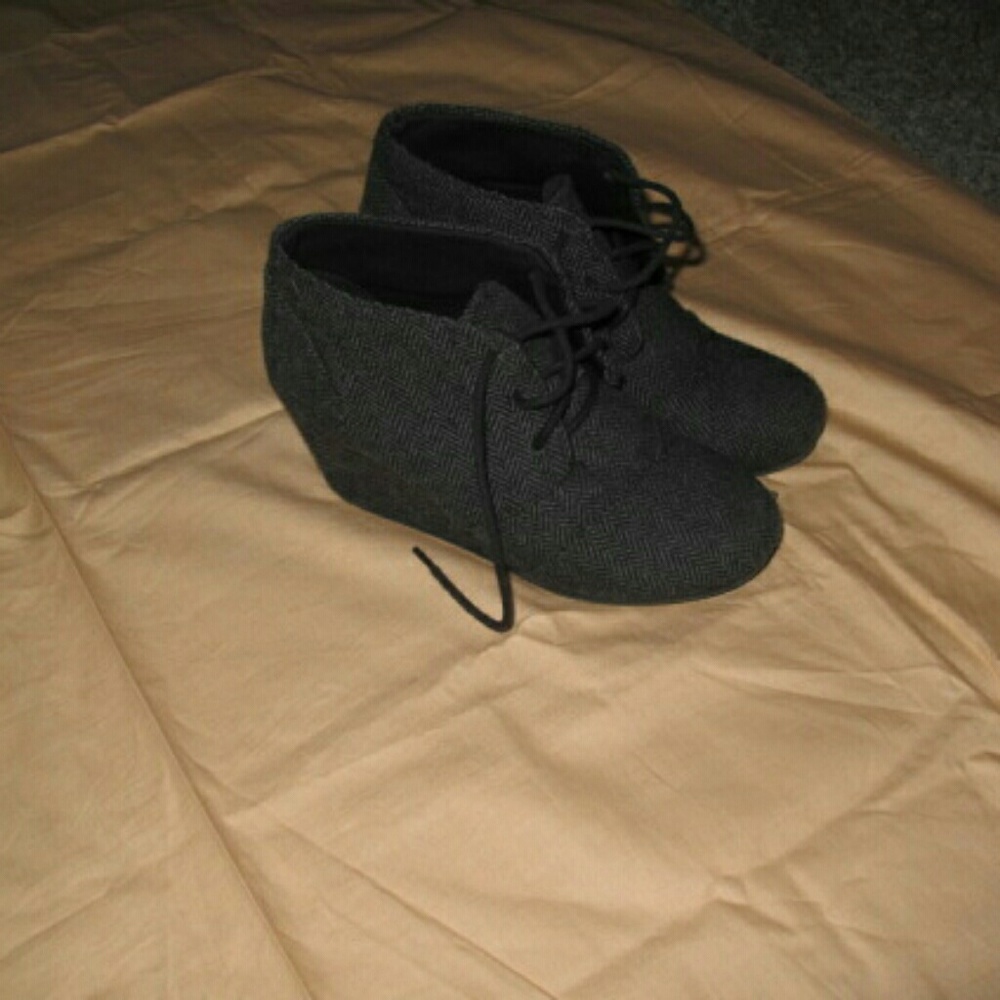 Maurices charcoal wedges